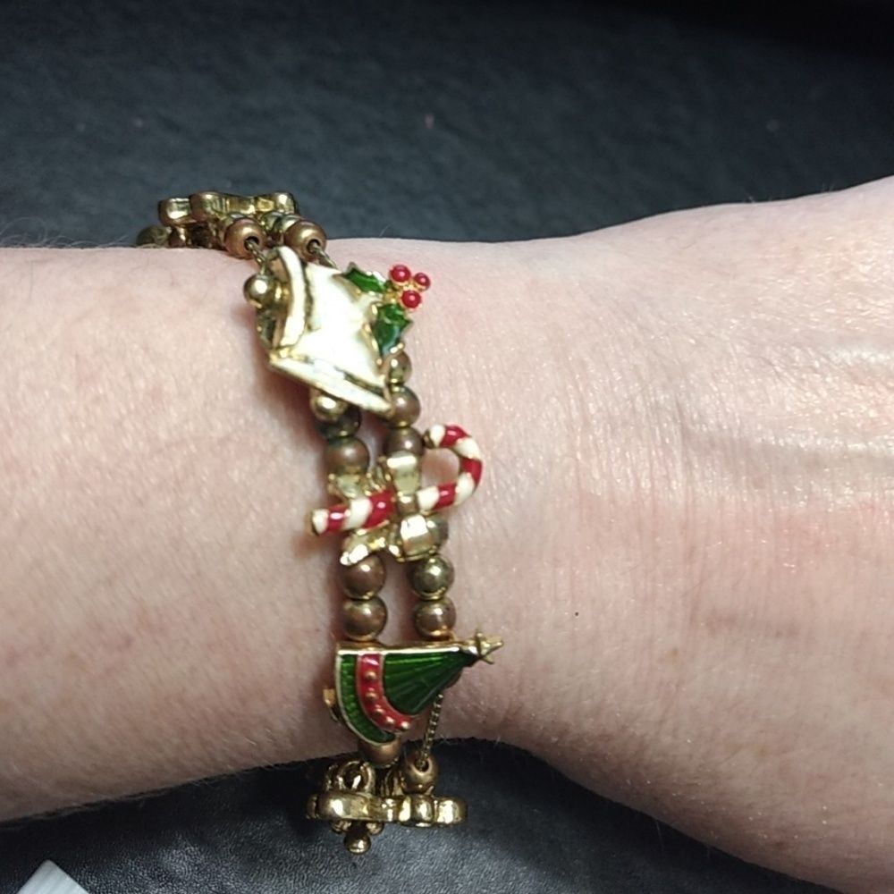 Vintage Avon gold tone holiday charm bracelet 7.25 or 8.5"